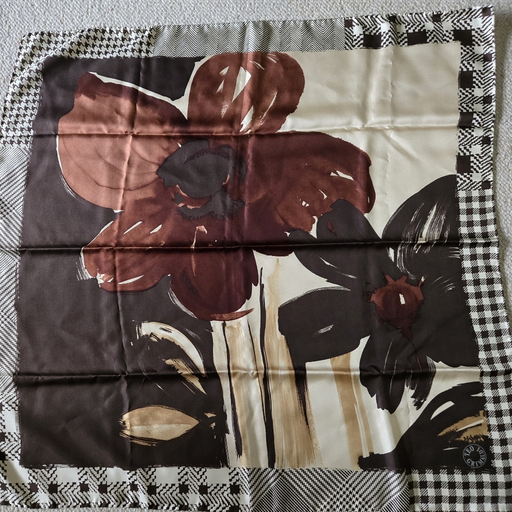 Teo Grimaldi Bold Floral and Houndstooth Patterned Scarf    34" x 34 1/2"